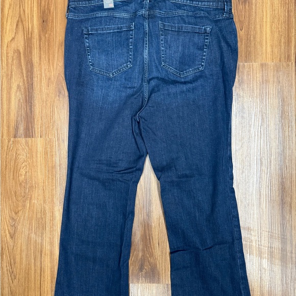 Torrid *NWT* Super Soft Sky High Kick Boot Jeans Size 16 - Picture 3 of 3